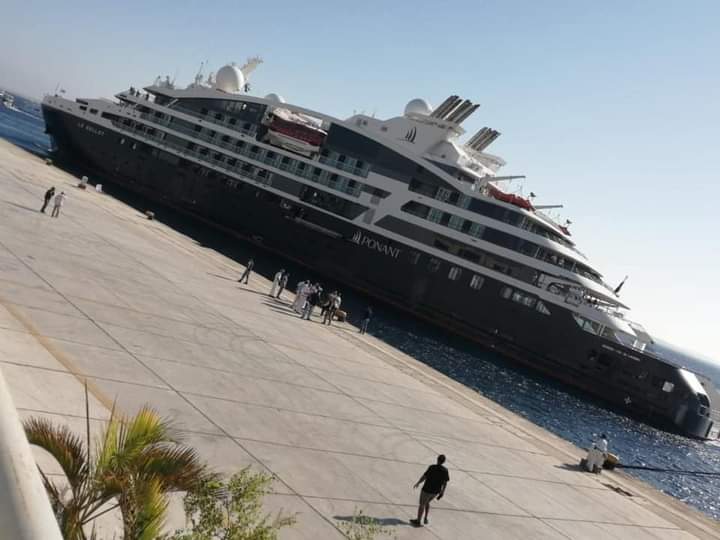 - السفينة السياحية في ميناء الغردقة البحري