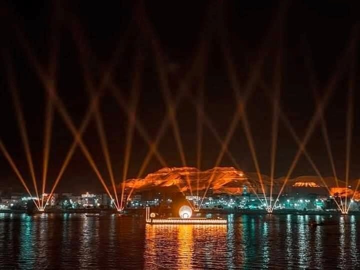 مركب بالطراز الفرعونى فى نهر النيل تشارك بالحفل مركب بالطراز الفرعونى فى نهر النيل تشارك بالحفل