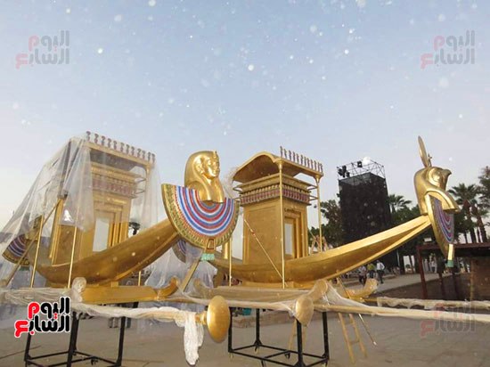 تصميمات بديعة للمراكب المقدسة قبل الحفل العالمى تصميمات بديعة للمراكب المقدسة قبل الحفل العالمى