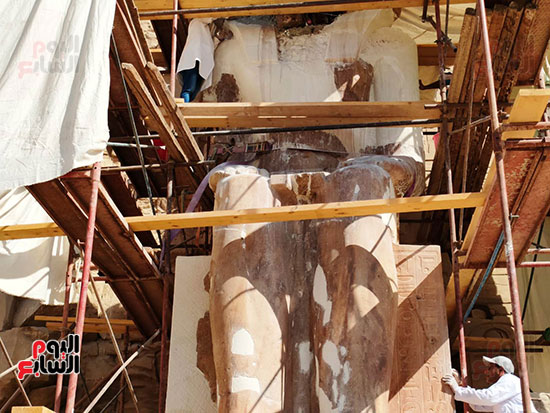 تمثال-تحتمس-الثانى-خلال-الترميمات-بالكرنك