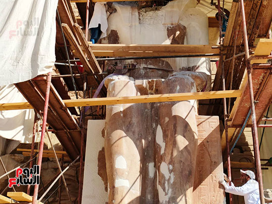 العمل-اليومى-فى-ترميم-تمثال-تحتمس-الثانى
