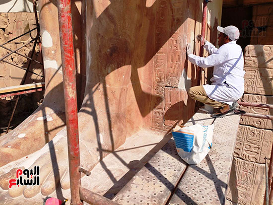الأيادي-المصرية-فى-ترميم-تمثال-تحتمس-الثانى