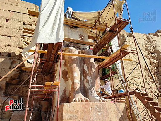 العمل-فى-ترميم-تمثال-تحتمس-الثانى