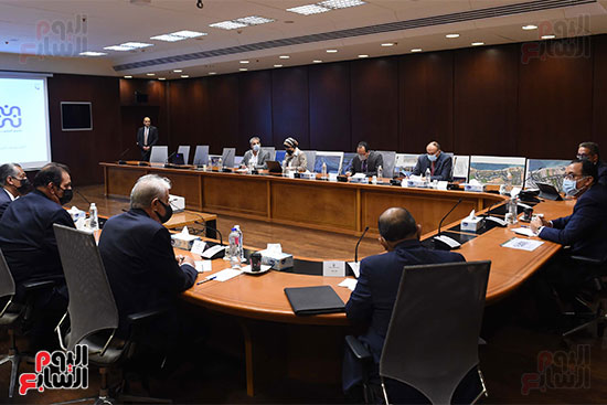 رئيس الوزراء يبحث استعدادات شرم الشيخ لاستضافة قمة الأمم المتحدة لتغير المناخ (5)