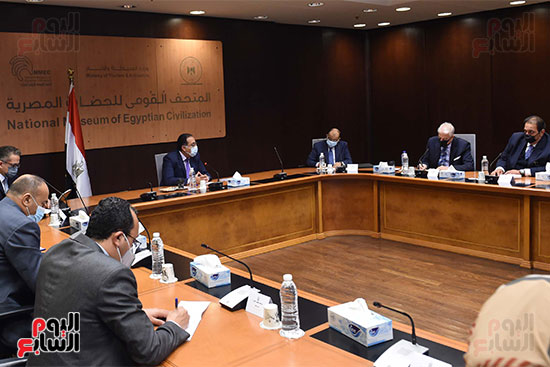 رئيس الوزراء يبحث استعدادات شرم الشيخ لاستضافة قمة الأمم المتحدة لتغير المناخ (7)