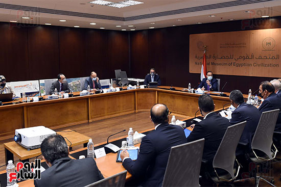 رئيس الوزراء يبحث استعدادات شرم الشيخ لاستضافة قمة الأمم المتحدة لتغير المناخ (4)