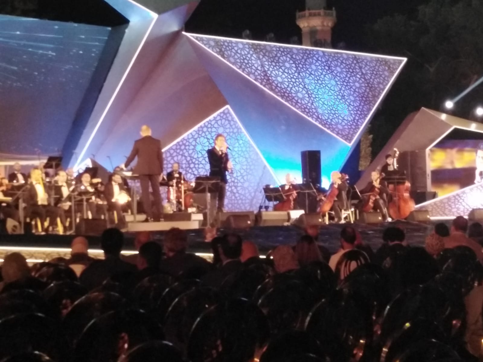 محمد محسن يبدأ حفل مهرجان الموسيقي بأغنية كل ده كان ليه لمحمد عبدالوهاب (4)