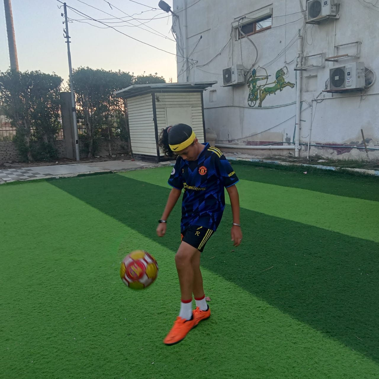 براعة الطفلة نيجار اسلام مسعد في كرة القدم