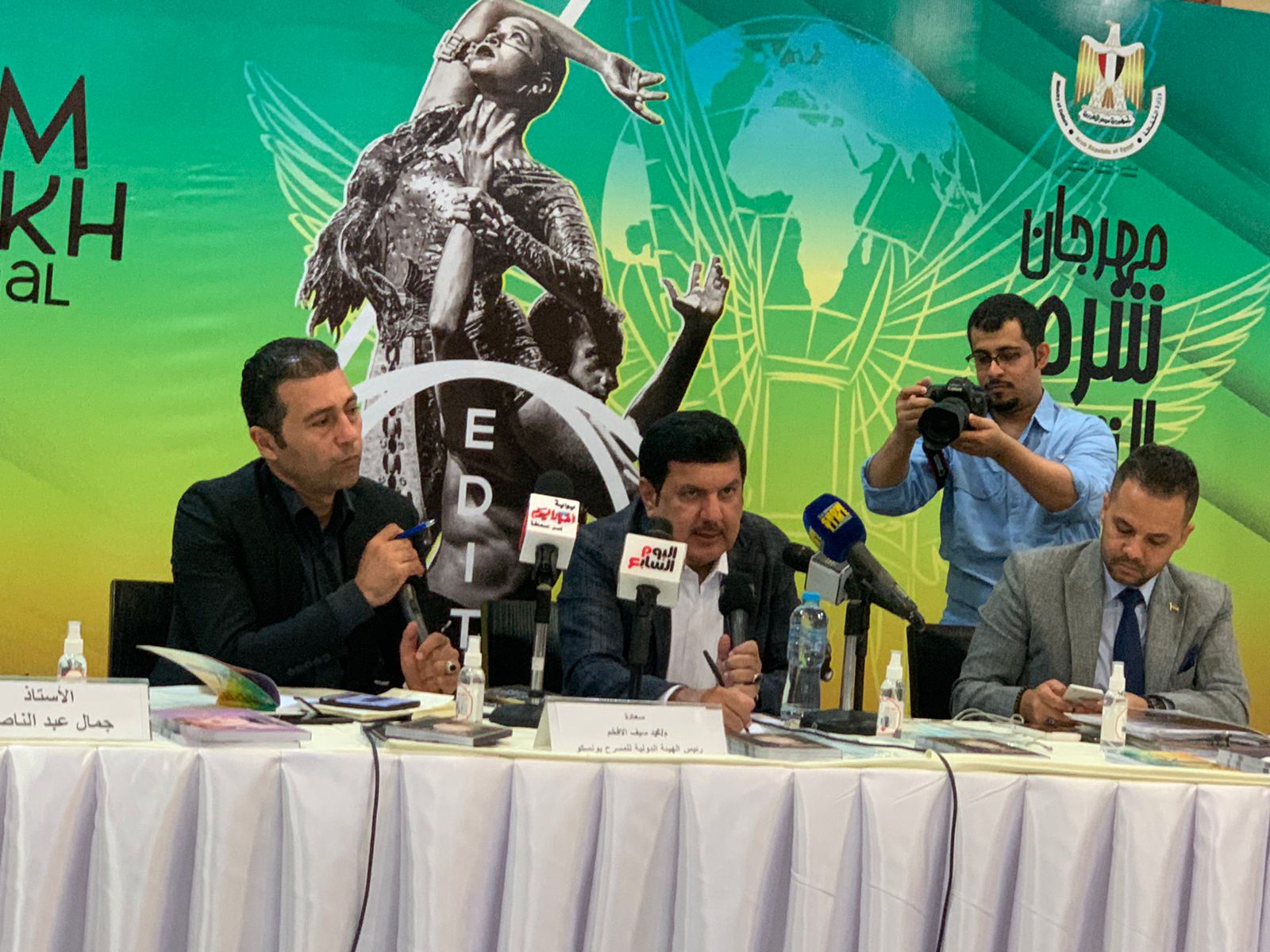 جانب من الندوة (1)