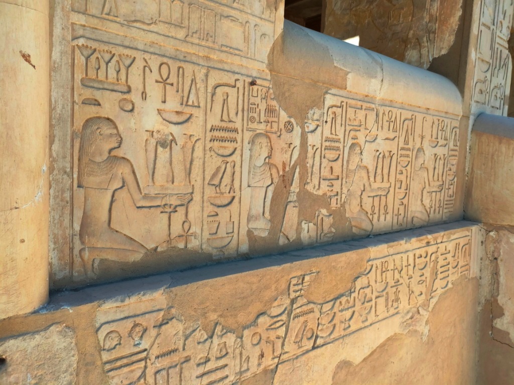 مقصورة الملك سنوسرت الأول ترصد الحياة المصرية القديمة