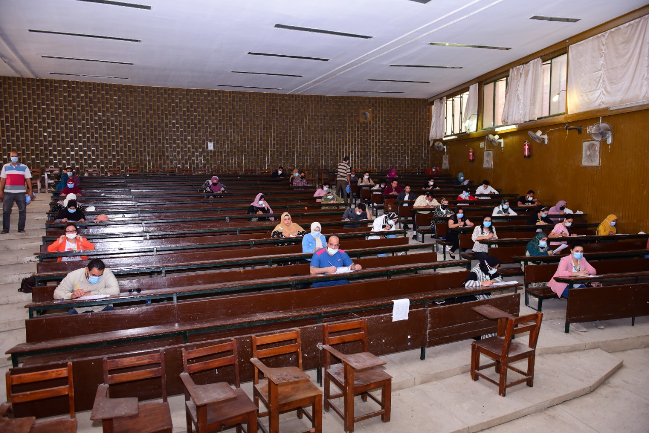650 طالب يؤدون امتحانات التعليم المدمج بسوهاج