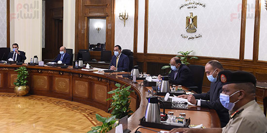 رئيس الوزراء يترأس اجتماع اللجنة العليا لتقنين أوضاع الكنائس (3)