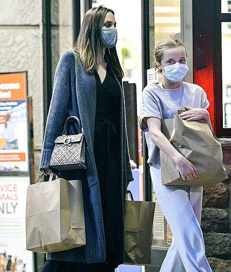 انجلينا جولى وابنتها