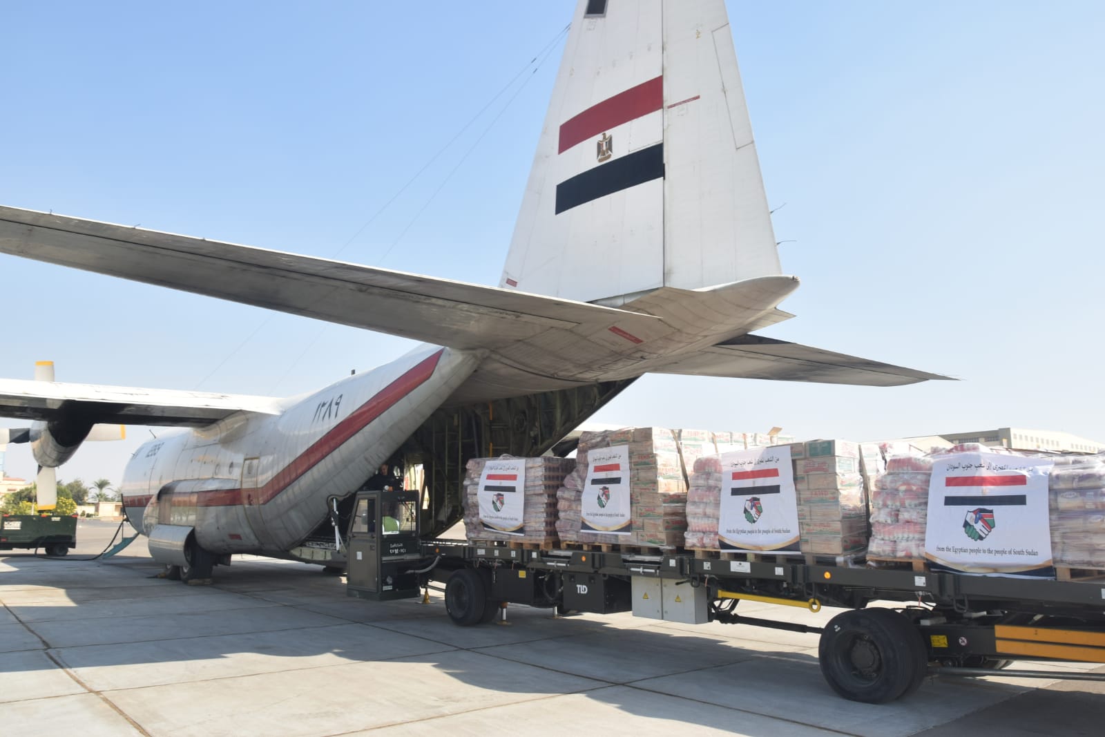 مصر ترسل مساعدات غذائية للسودان (3)