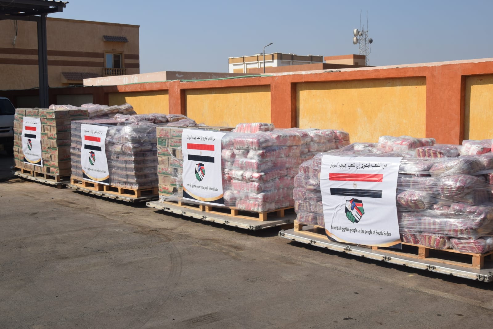 مصر ترسل مساعدات غذائية للسودان (2)