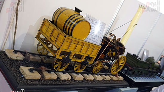 قطار بمتحف السكة الحديد بمعرض النقل الذكى