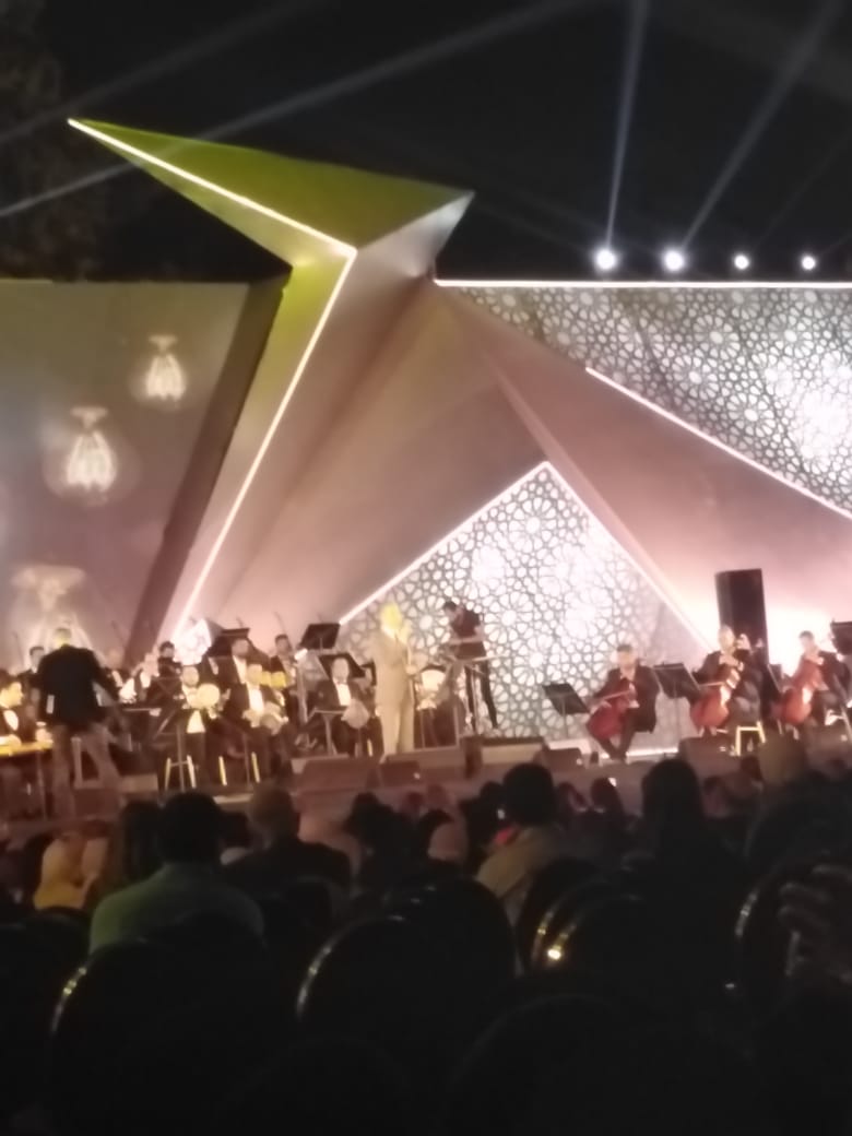 مروان خوري يبدء حفل مهرجان الموسيقي العربية بأغنية هوا ياهوا (1)