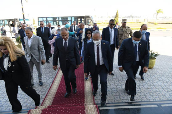  برلمانى يزور مصنع أبو زعبل للصناعات المتخصصة بالإنتاج الحربى (4)