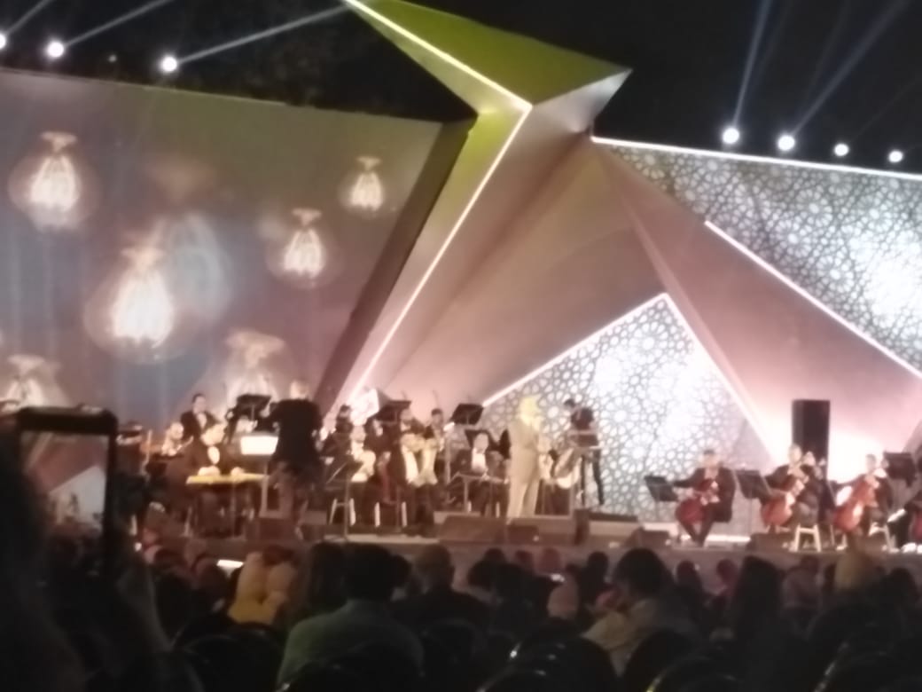 مروان خوري يبدء حفل مهرجان الموسيقي العربية بأغنية هوا ياهوا (3)