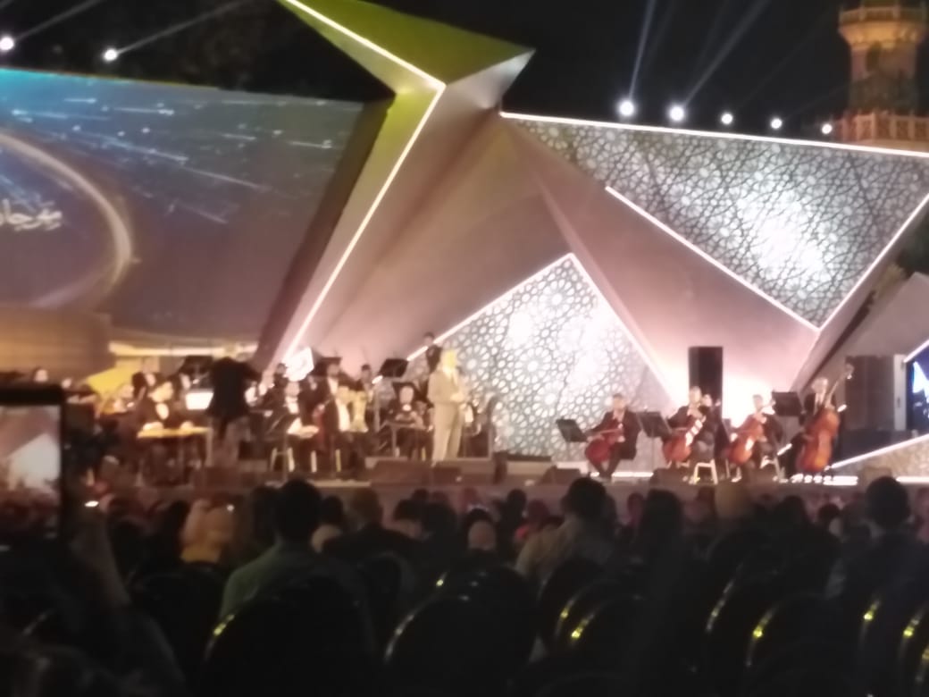 مروان خوري يبدء حفل مهرجان الموسيقي العربية بأغنية هوا ياهوا (2)