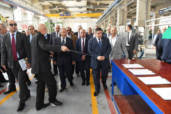  برلمانى يزور مصنع أبو زعبل للصناعات المتخصصة بالإنتاج الحربى (5)