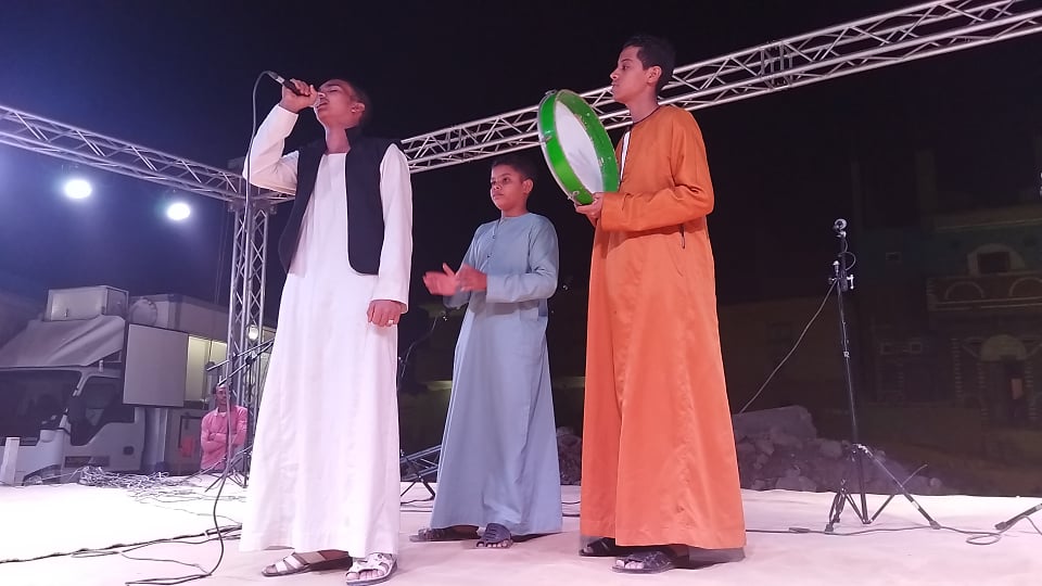 عروض غنائية "سباعية أسوان" تستضيف أولى فعاليات المسرح المتنقل لوزارة الثقافة.. صور