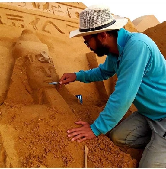 Pharaonic characters in the sand