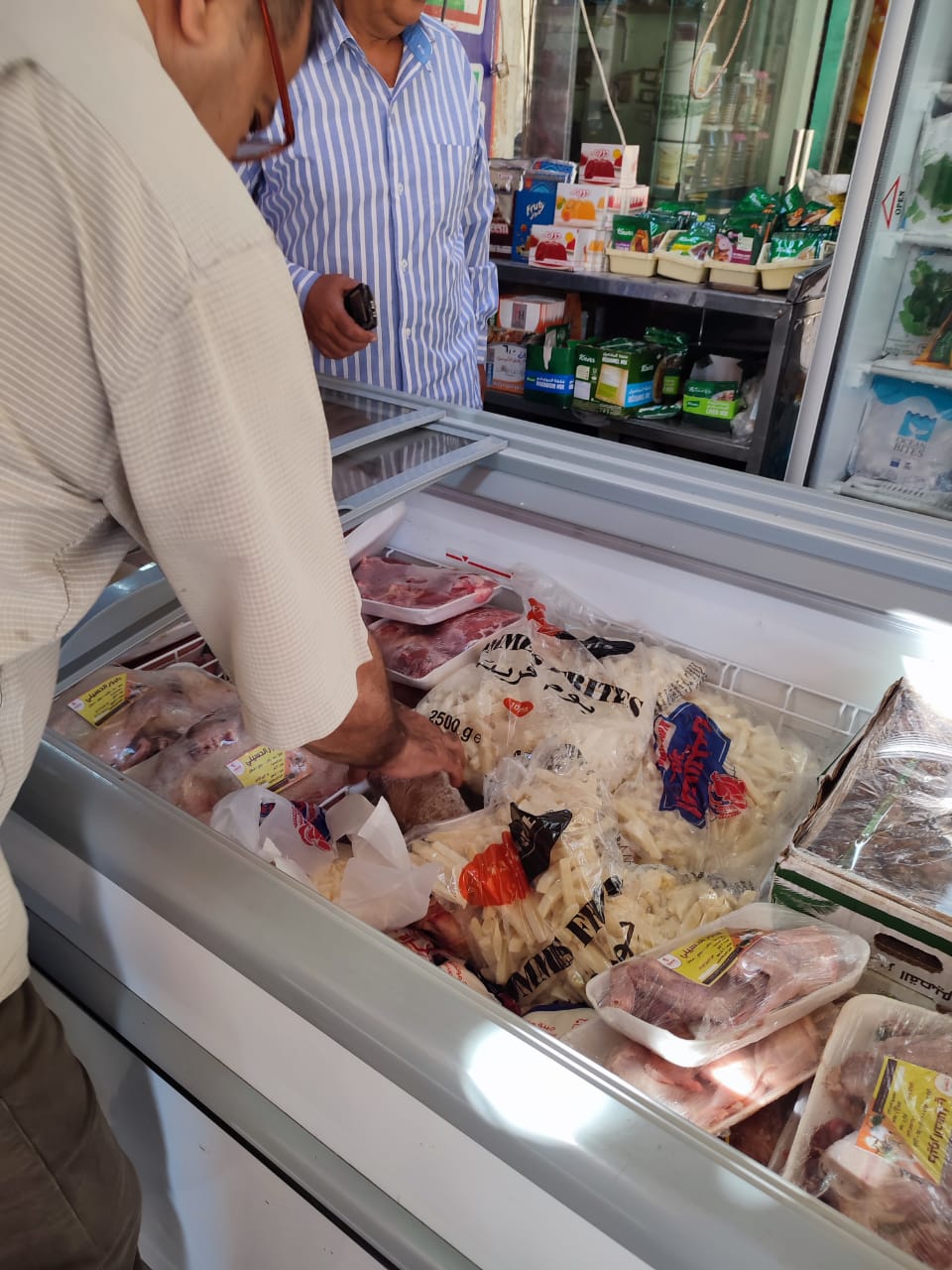 حملة تفتيشية على محلات الجزارة لفحص اللحوم (5)