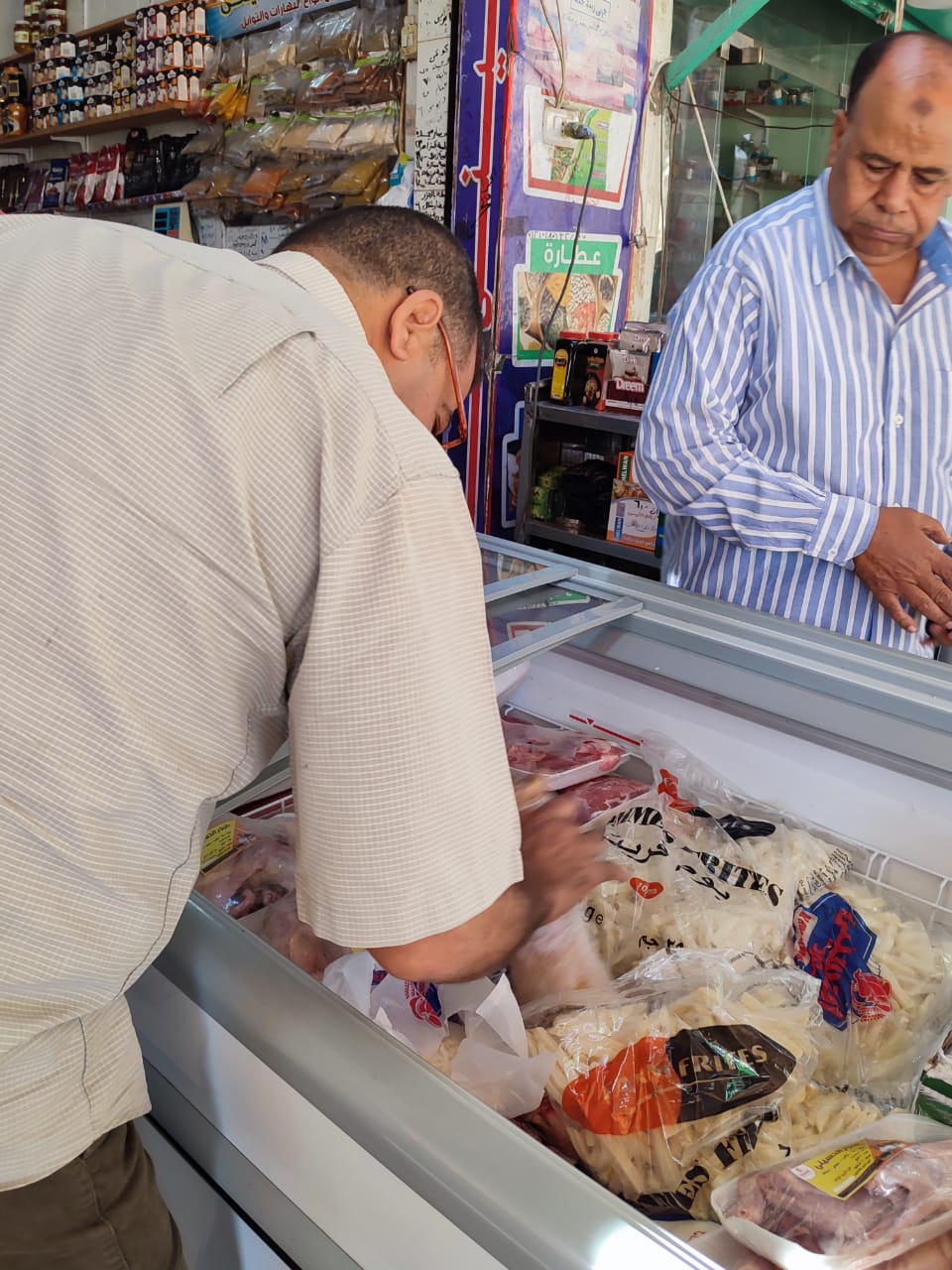 حملة تفتيشية على محلات الجزارة لفحص اللحوم (4)