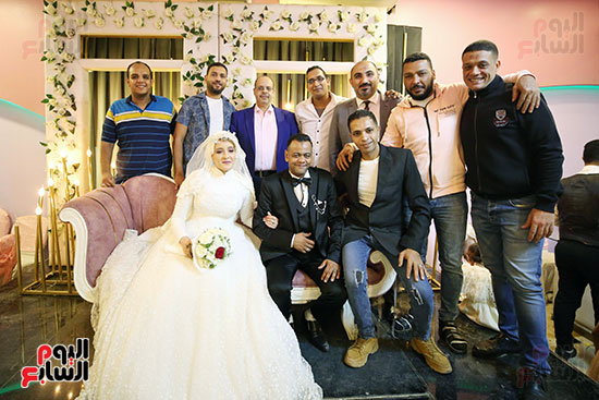الزملاء فى اليوم السابع ورئيس التحرير مع العريس