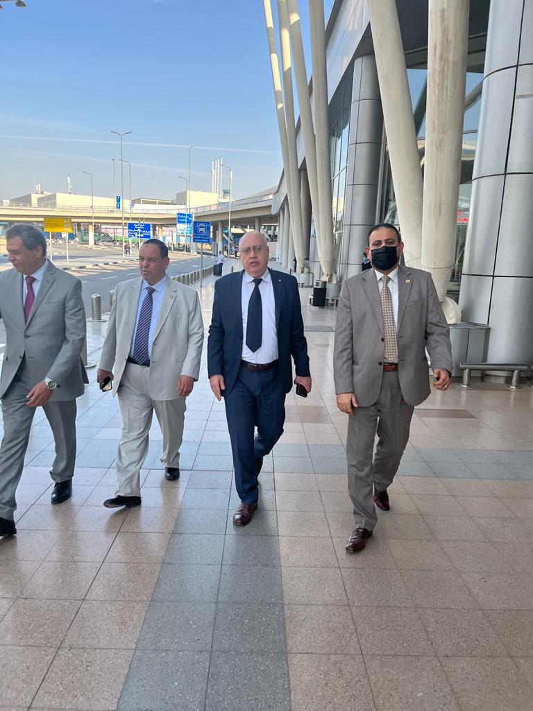 رئيس مصلحة الجمارك يتفقد أجهزة الفحص الجديدة بمطار القاهرة (9)