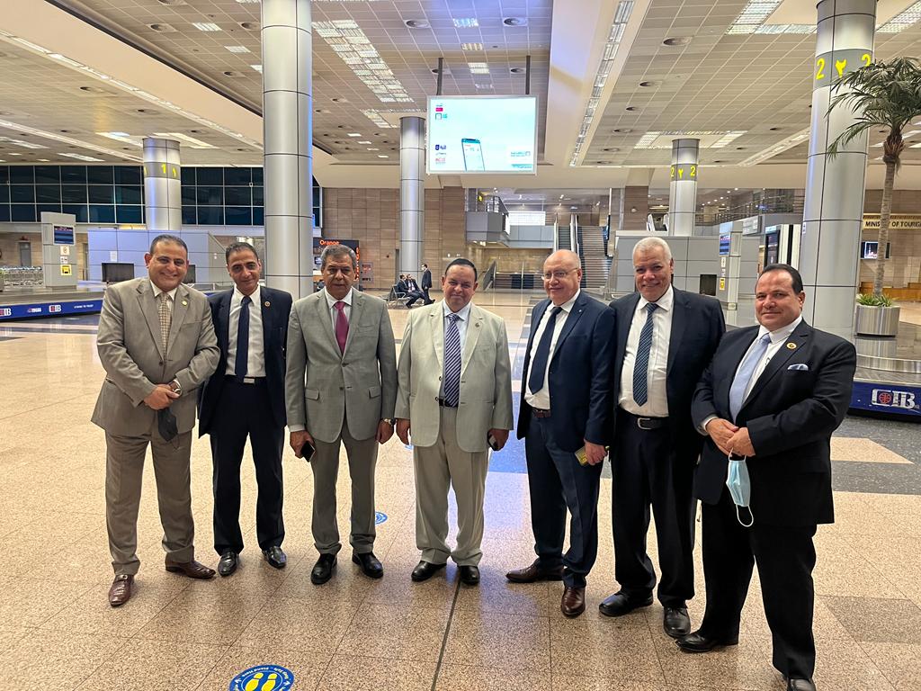 رئيس مصلحة الجمارك يتفقد أجهزة الفحص الجديدة بمطار القاهرة (15)