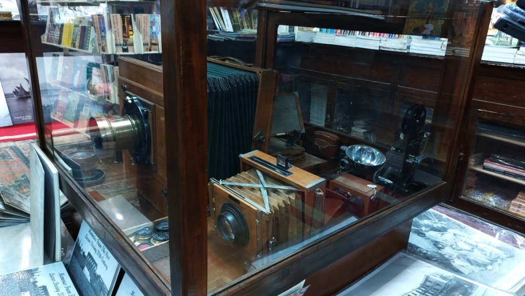 المعدات التى تم تصوير بها المكتبة قديما