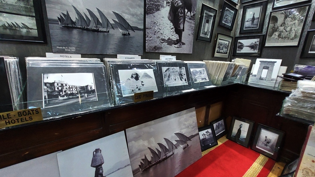 مكتبة الصور بكورنيش النيل