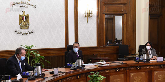 رئيس الوزراء يبحث مع جنرال موتورز ومجموعة منصور دعم توطين صناعة السيارات (1)