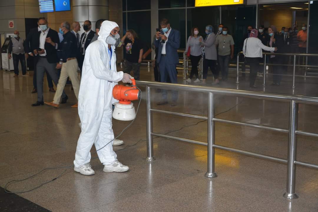 تشديد الإجراءات الإحترازية بمطار القاهرة الدولى لمواجهة متحور فيروس كورونا (6)