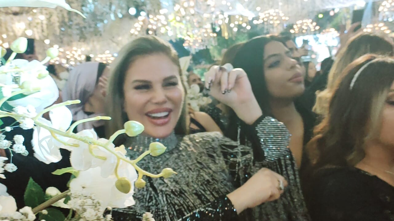 نيكول سابا ترقص على أغانى عمرو دياب (1)