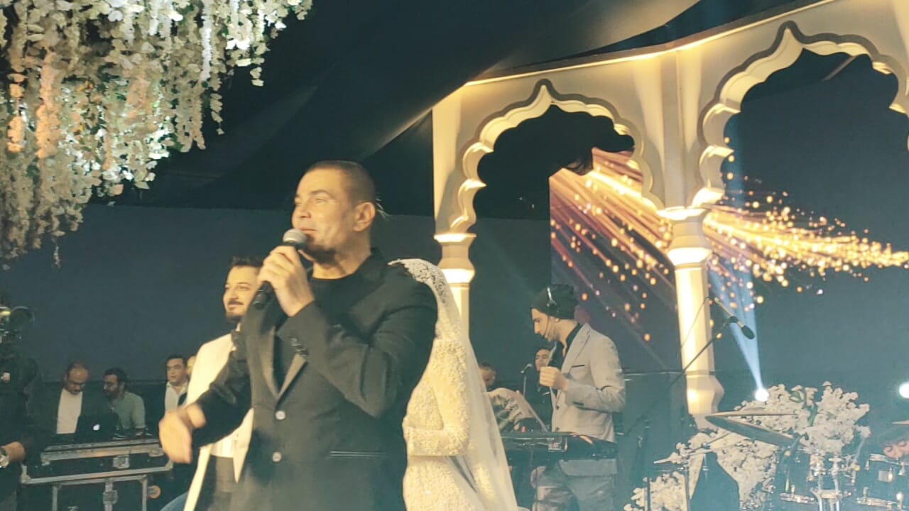 نيكول سابا ترقص على أغانى عمرو دياب (6)