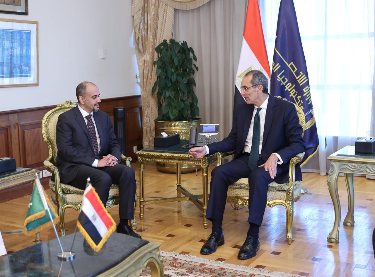 وزير الاتصالات المصري مع نائب وزير الاتصالات السعودي