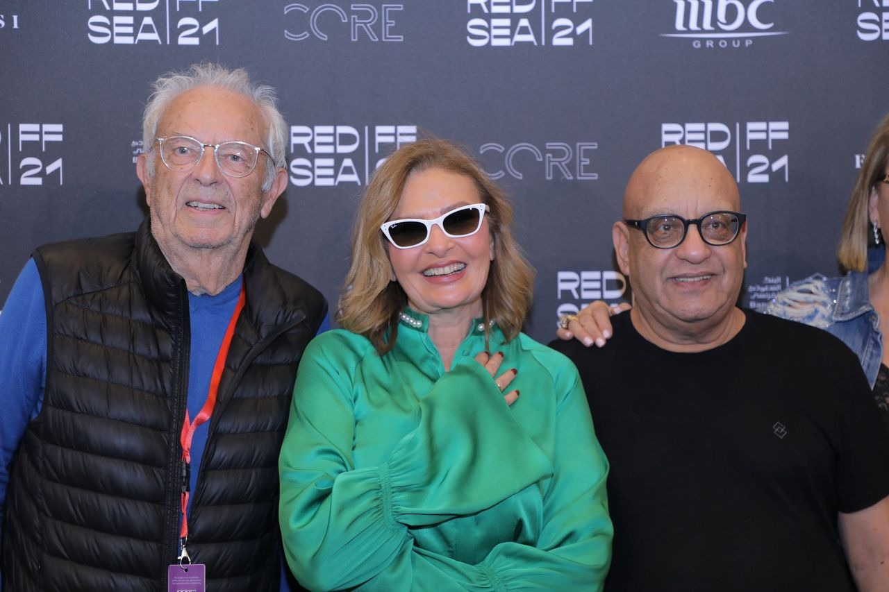 يسرا وخيري بشارة وإيناس الدغيدي ومدحت العدل في عرض فيلم حرب الفراولة بمهرجان البحر الأحمر (1)