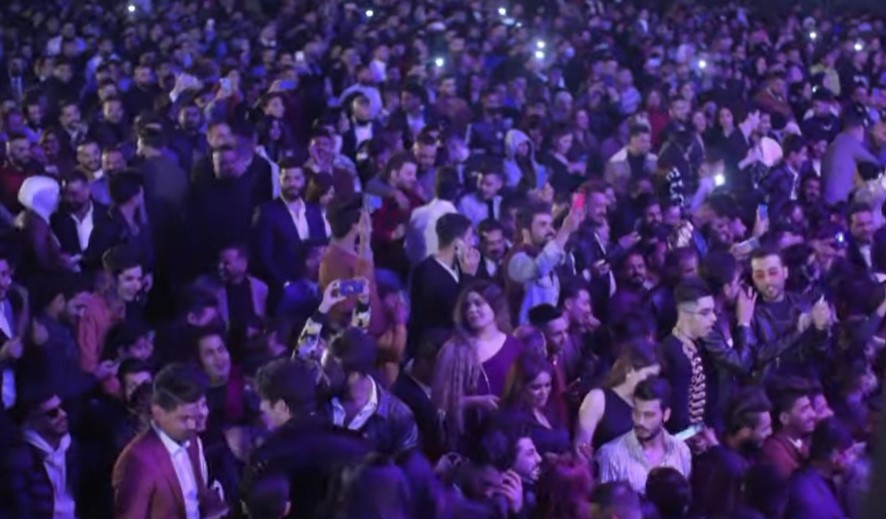 الجمهور العراقى فى حفل محمد رمضان