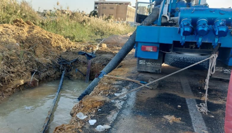 إصلاح خط طرد محطة مياه أبو عارف (1)
