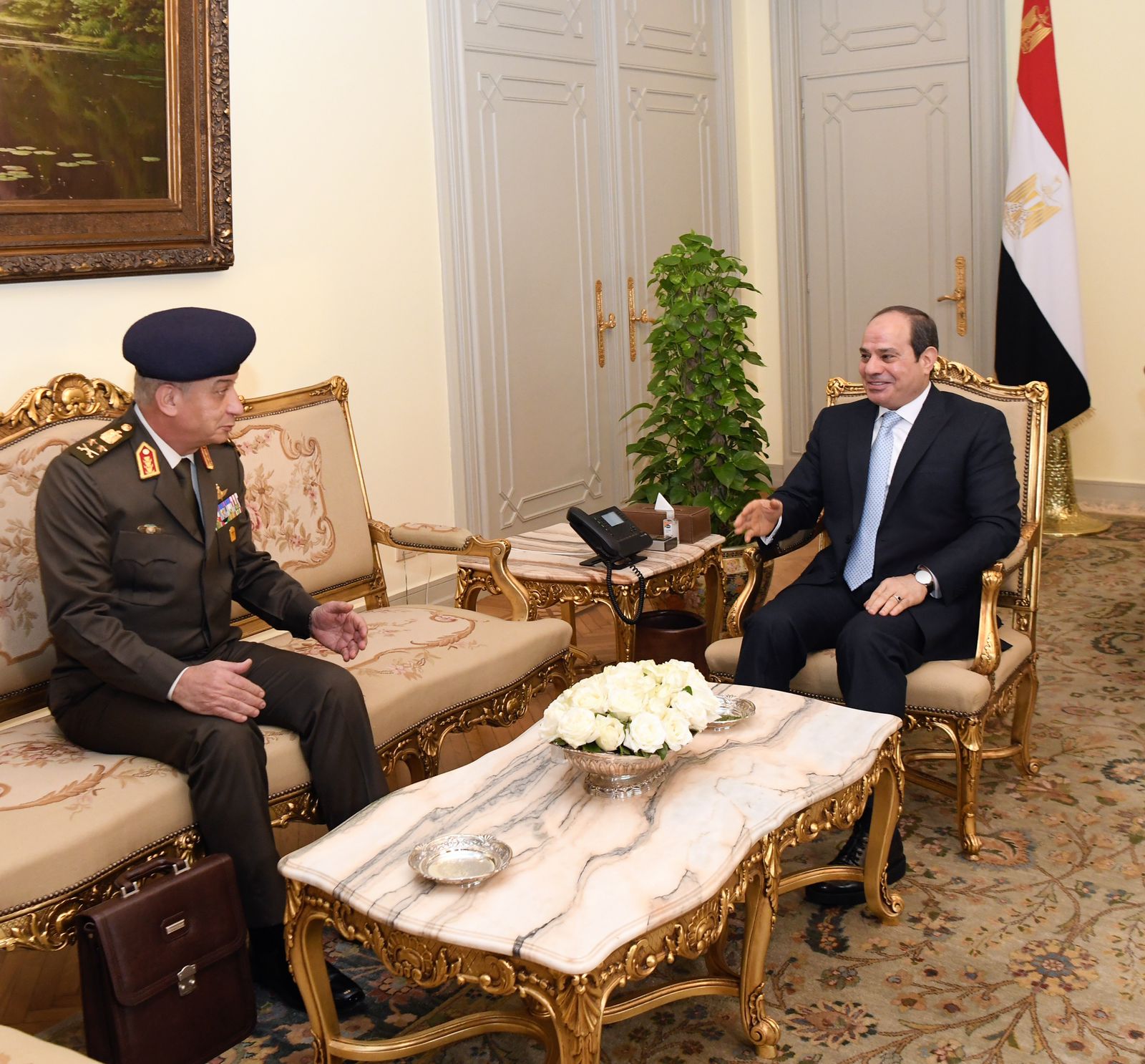 الرئيس السيسي يستقبل الفريق أول محمد زكى وزير الدفاع والإنتاج الحربى (1)