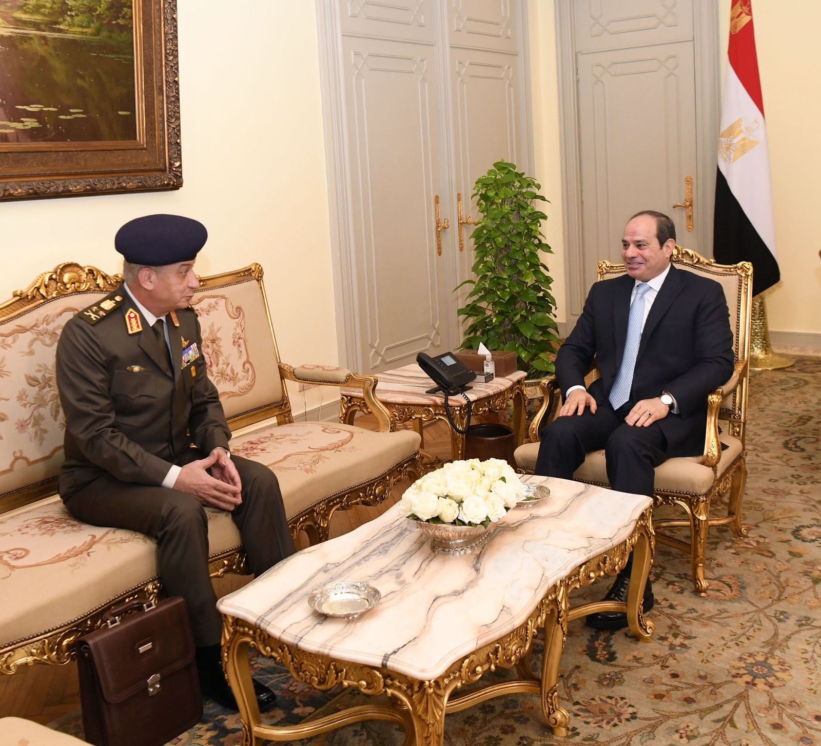 الرئيس السيسي يستقبل الفريق أول محمد زكى وزير الدفاع والإنتاج الحربى (2)