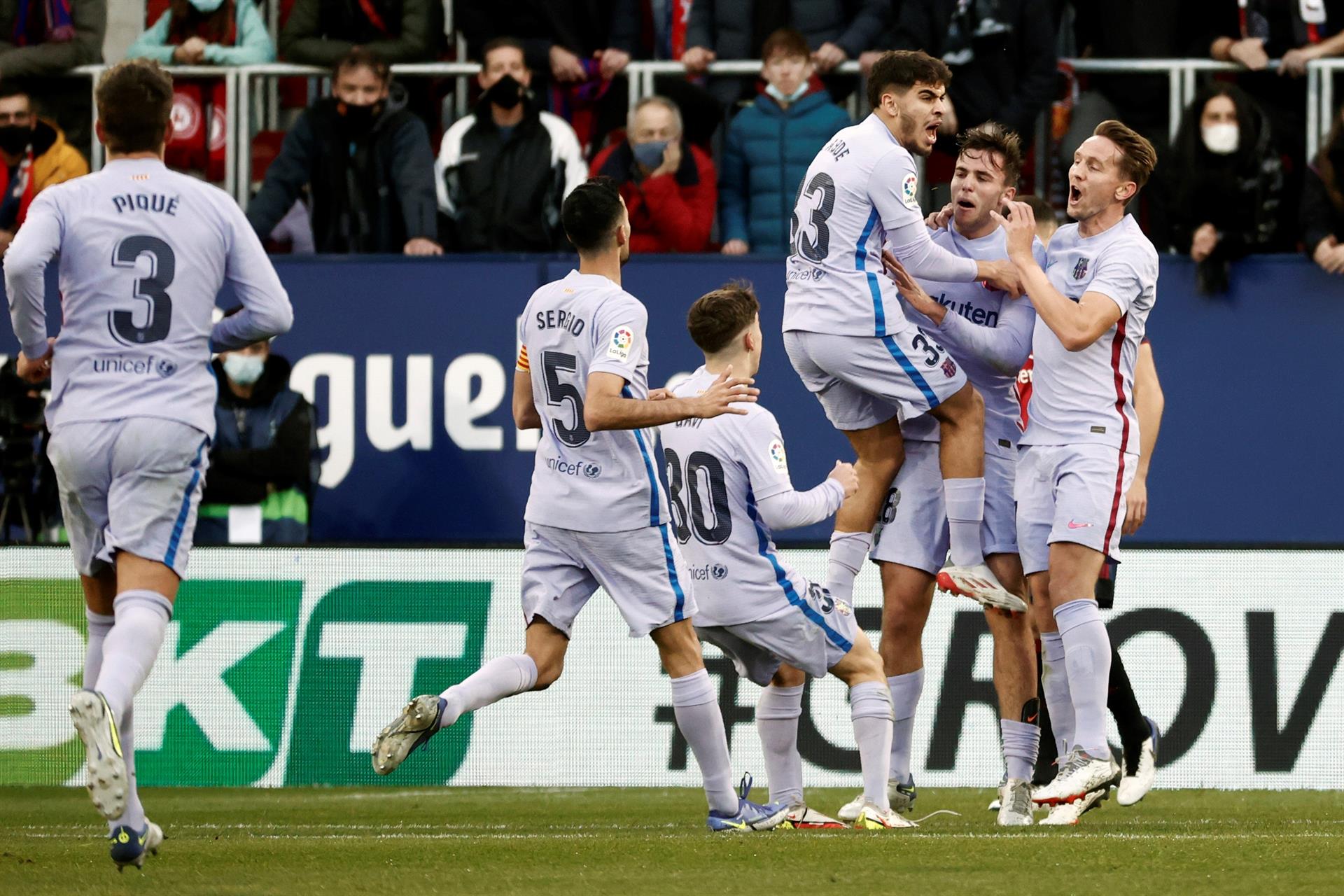 فرحة لاعبى برشلونة