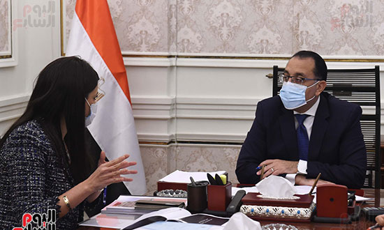 رئيس الوزراء يلتقى وزيرة التعاون الدولى (3)