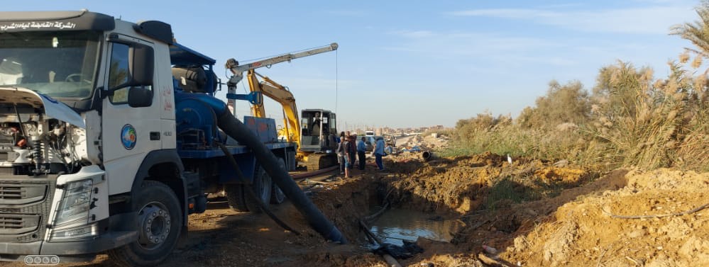 إصلاح خط طرد محطة مياه أبو عارف (2)