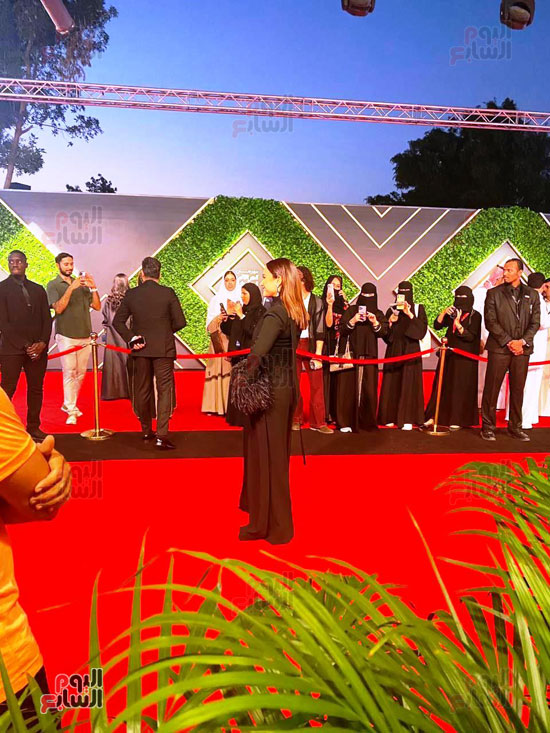 هند صبري ودرة وعمرو سلامة على السجادة الحمراء بحفل ختام مهرجان البحر الأحمر (4)