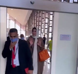 ياسمين صبري بالعباءة والحجاب