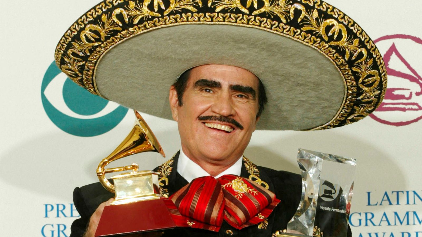 المغني المكسيكي فيسنتي فيرنانديز